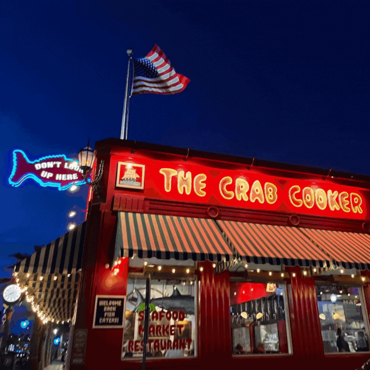 🦀 Seafood Institution by the Harbor