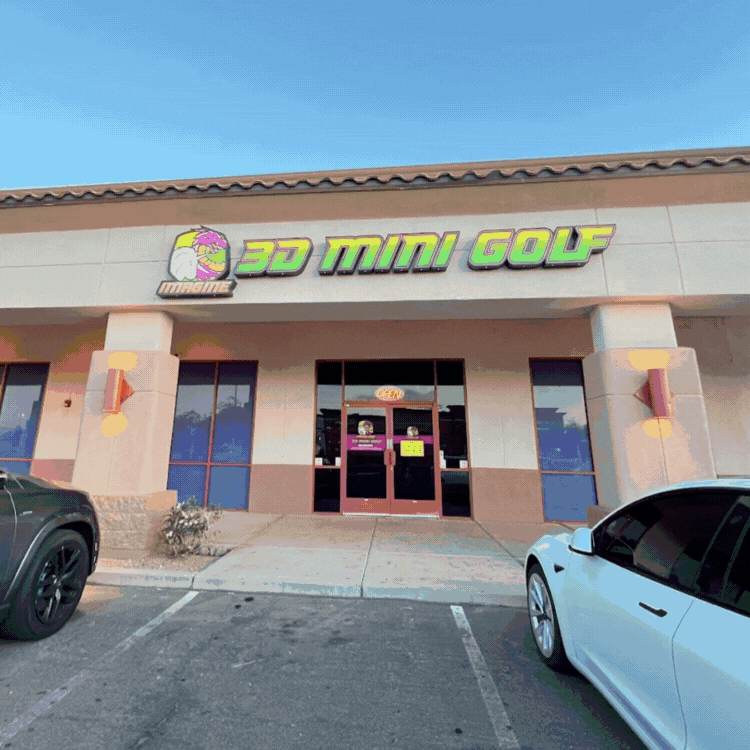 ⛳ Festive Fun in Glowing Color